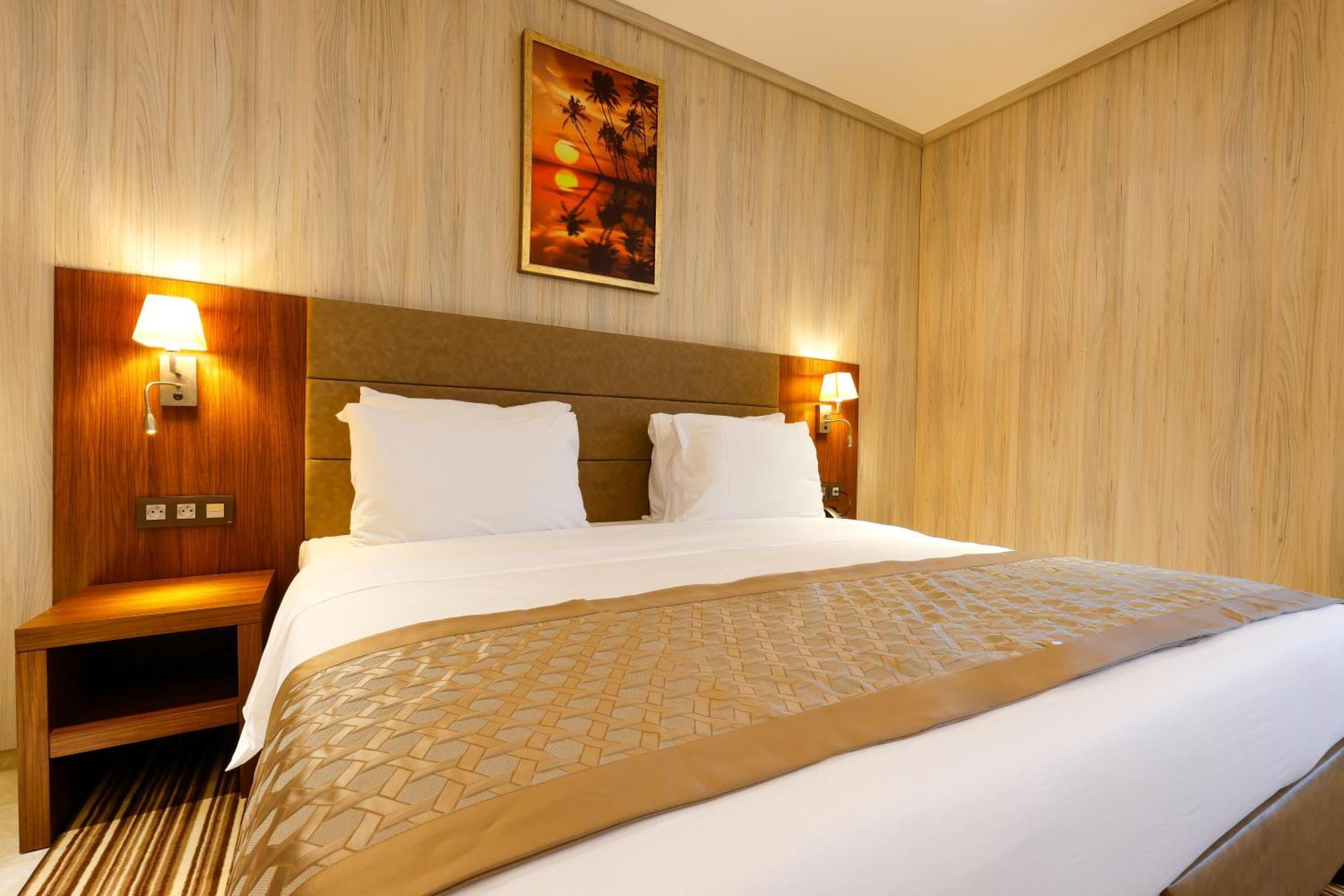 Byblos Hotel Абиджан Екстериор снимка