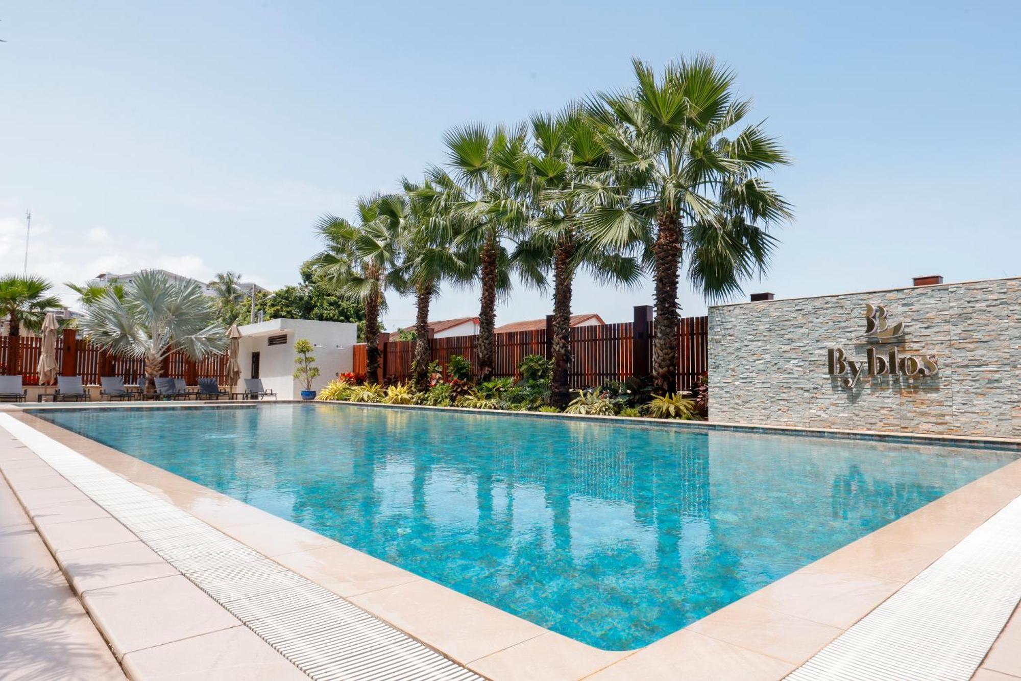 Byblos Hotel Абиджан Екстериор снимка